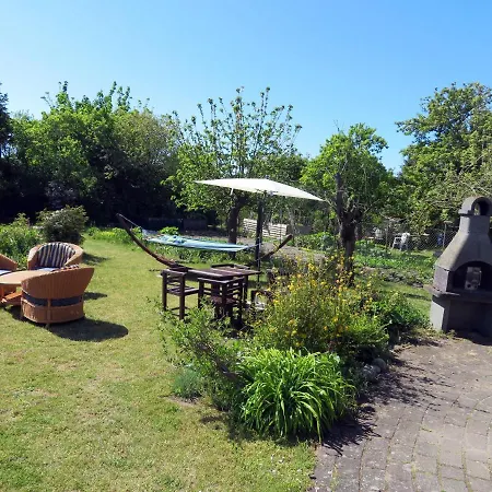 Viel Und Idyllische Umgebung - Honigtopf Haeuschen Kormorannnest *